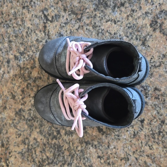 Oshkosh Boots - Size 11 - Picture 4 of 6